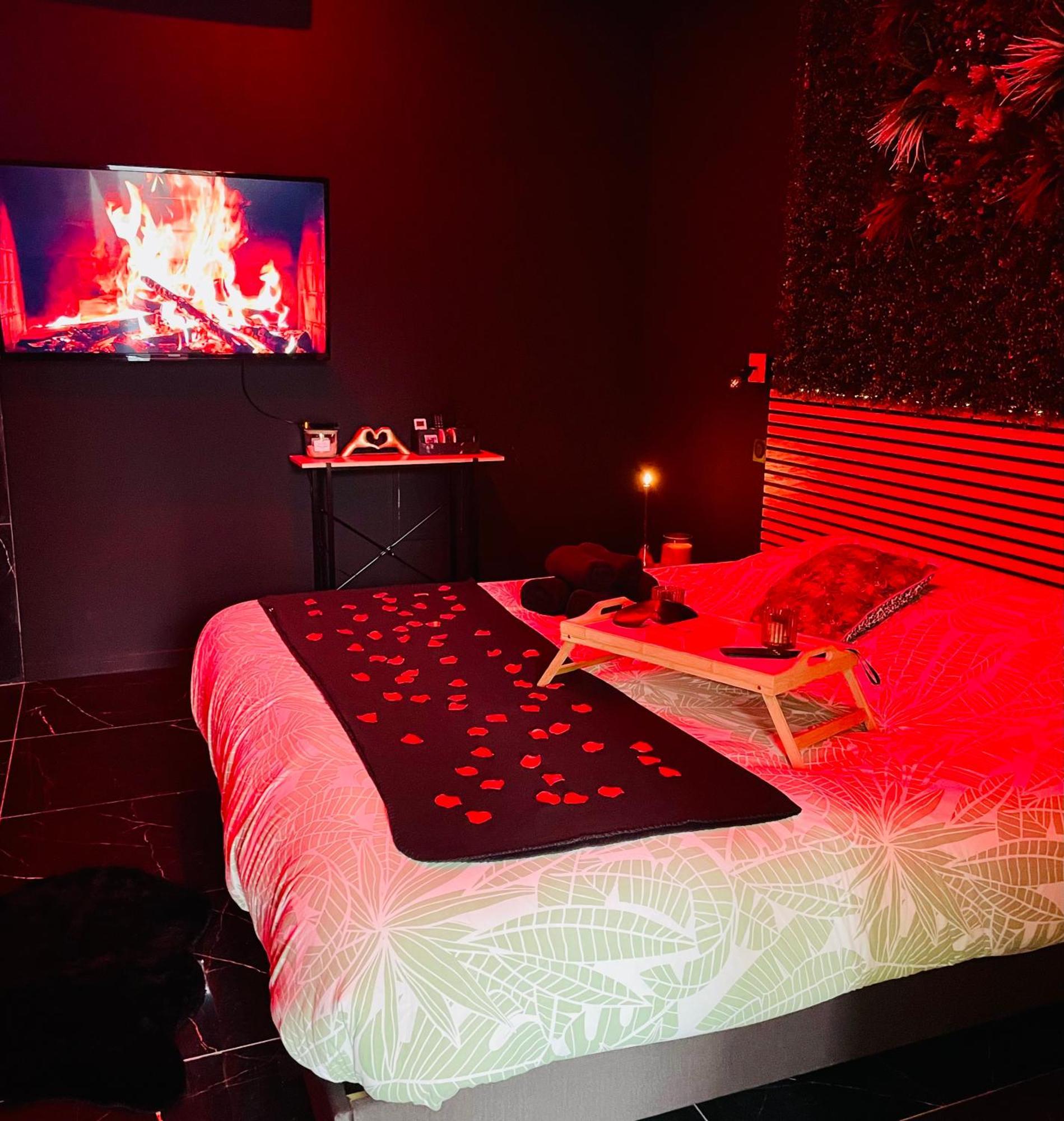 Jungle Love Room De L Hermitage تورنو-سور-رون المظهر الخارجي الصورة